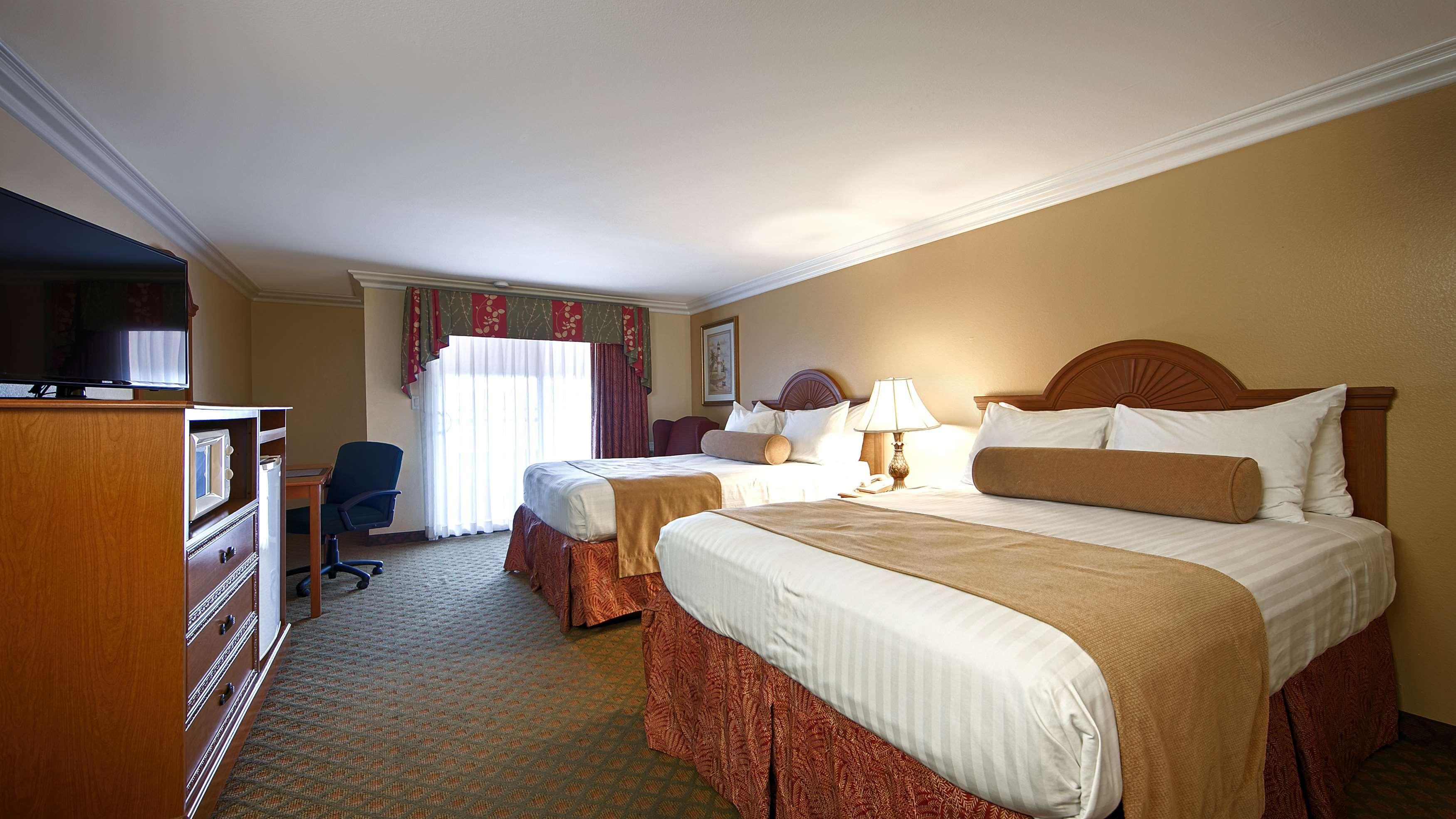 Best Western Harbour Inn & Suites Huntington - Сансет-Біч Екстер'єр фото