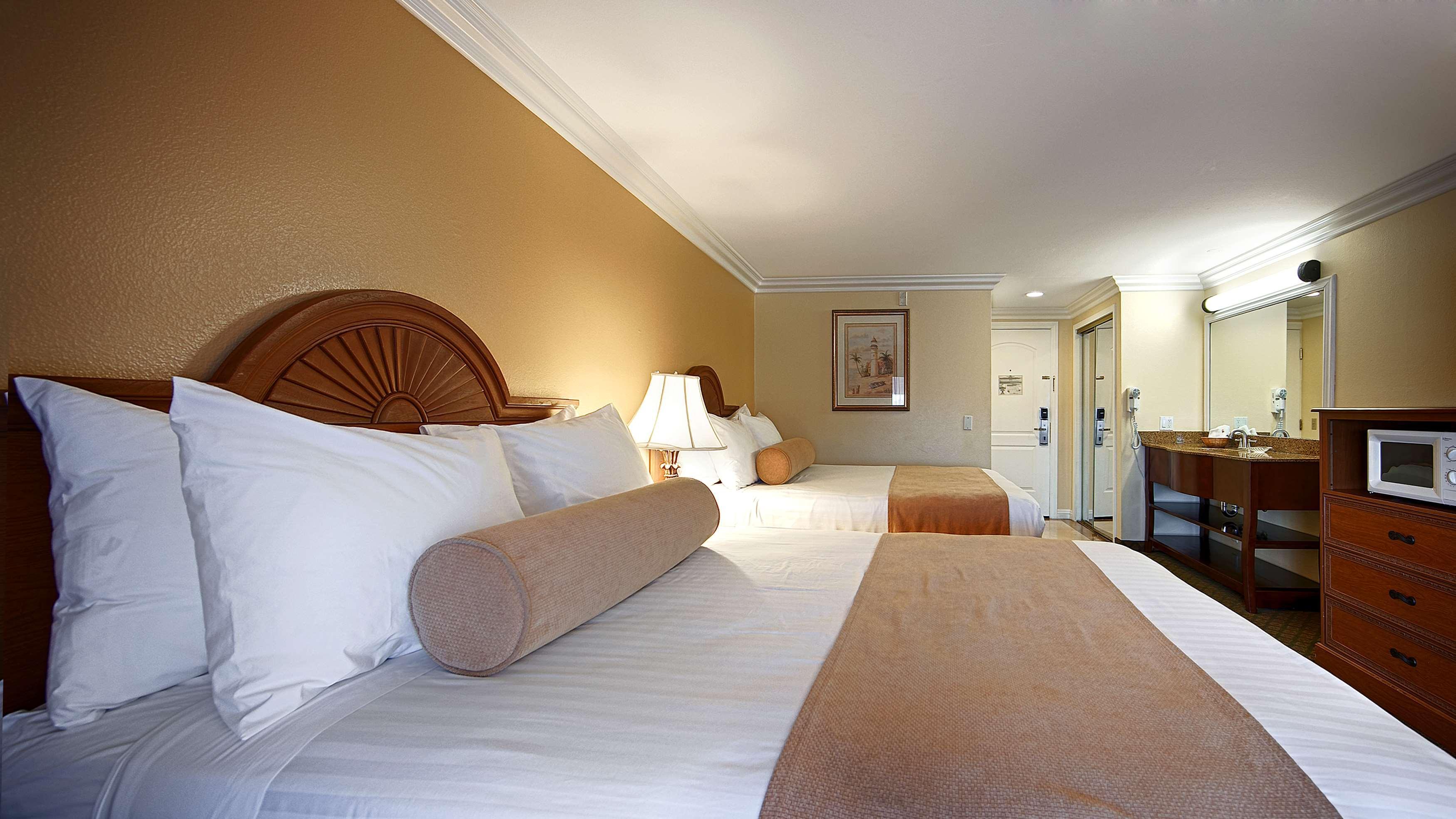 Best Western Harbour Inn & Suites Huntington - Сансет-Біч Екстер'єр фото