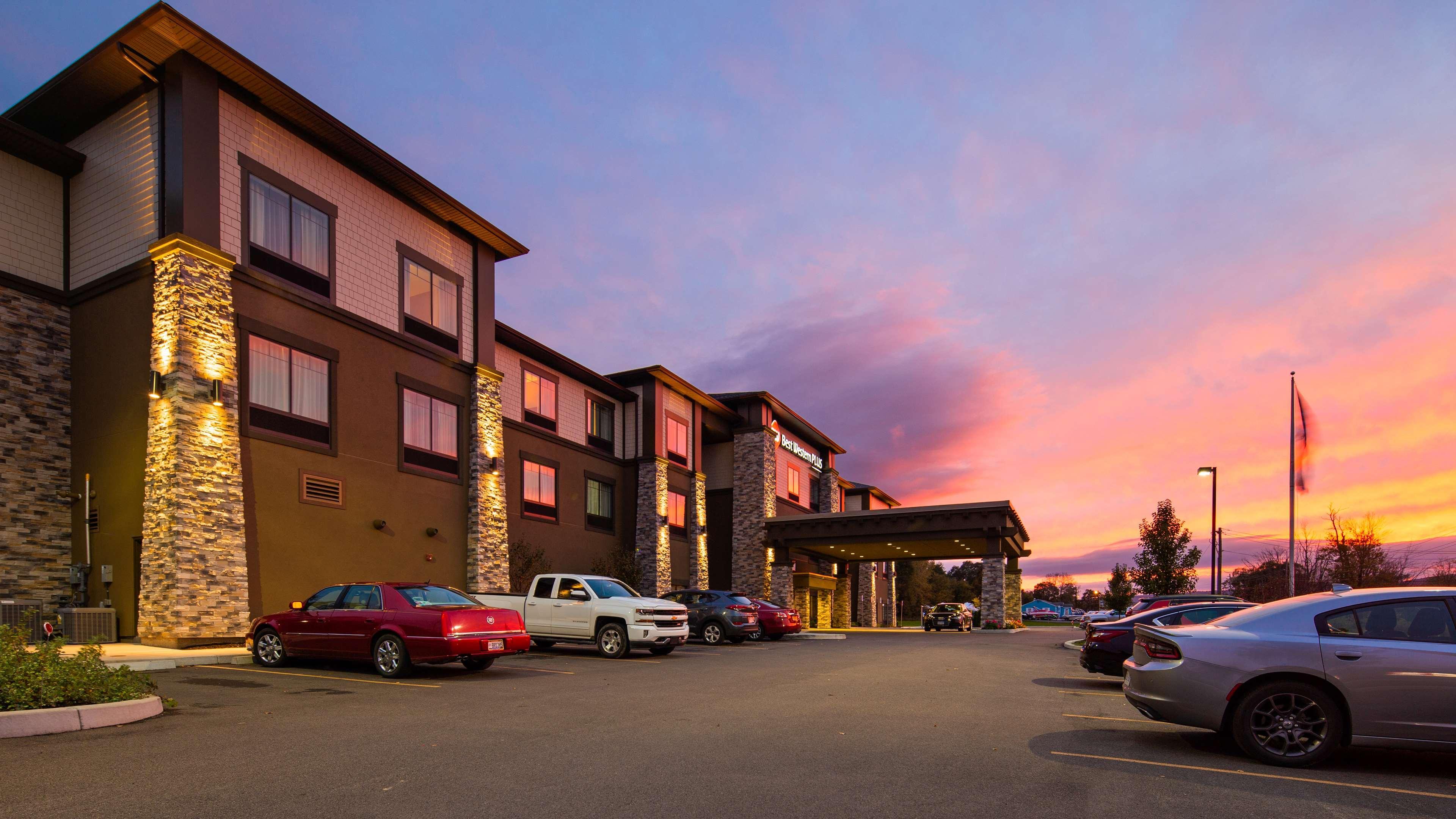 Best Western Harbour Inn & Suites Huntington - Сансет-Біч Екстер'єр фото