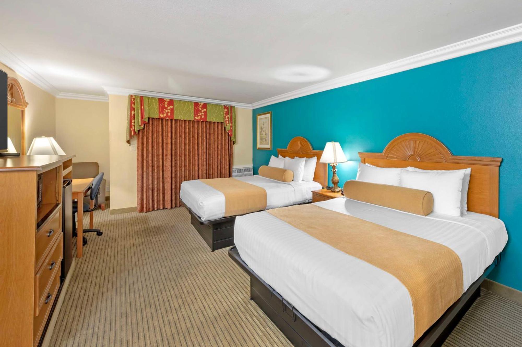 Best Western Harbour Inn & Suites Huntington - Сансет-Біч Екстер'єр фото