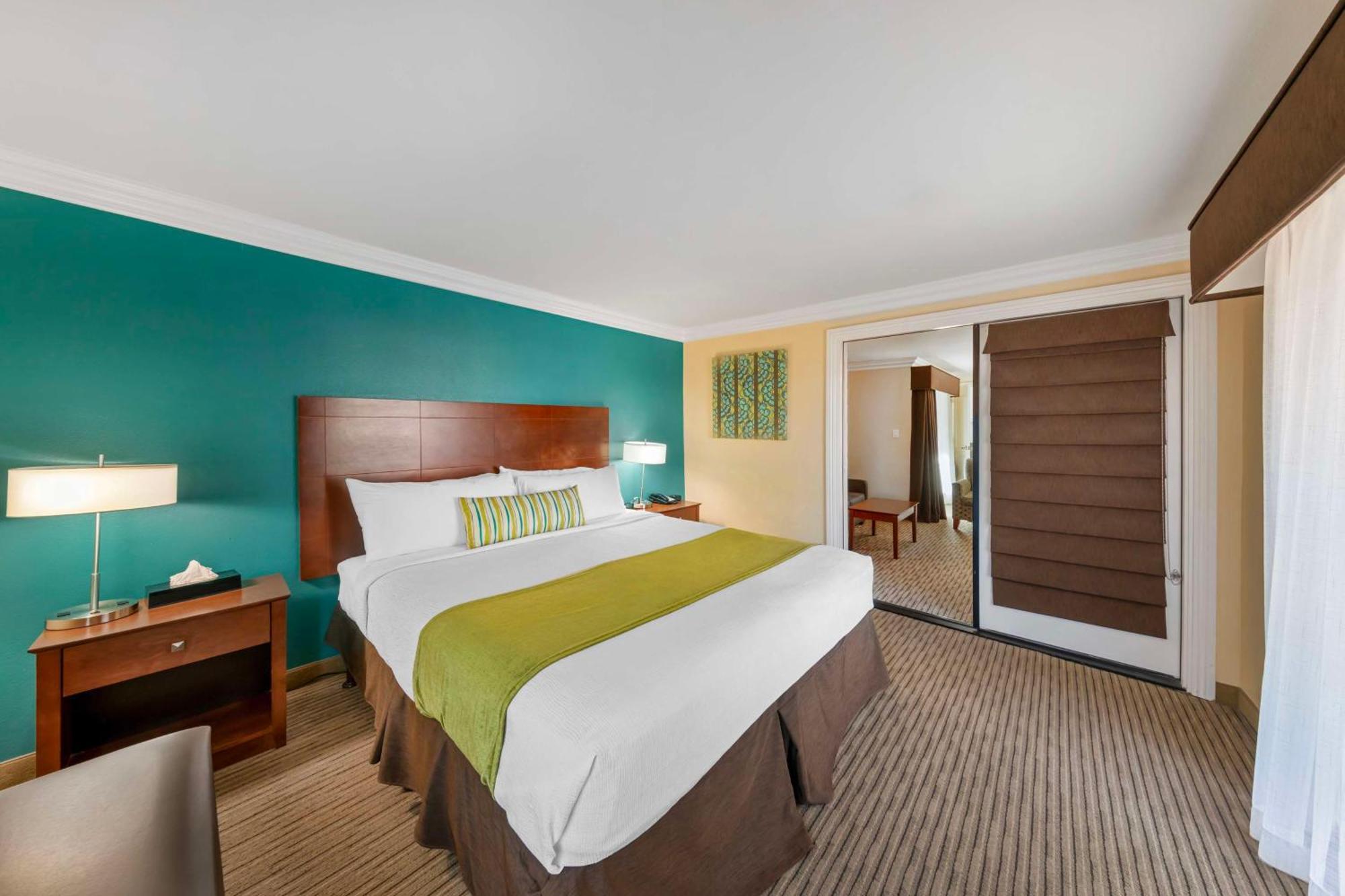 Best Western Harbour Inn & Suites Huntington - Сансет-Біч Екстер'єр фото